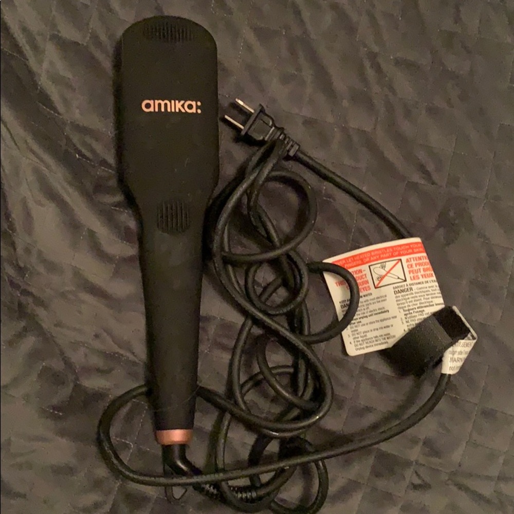 Amika polished perfection straightener